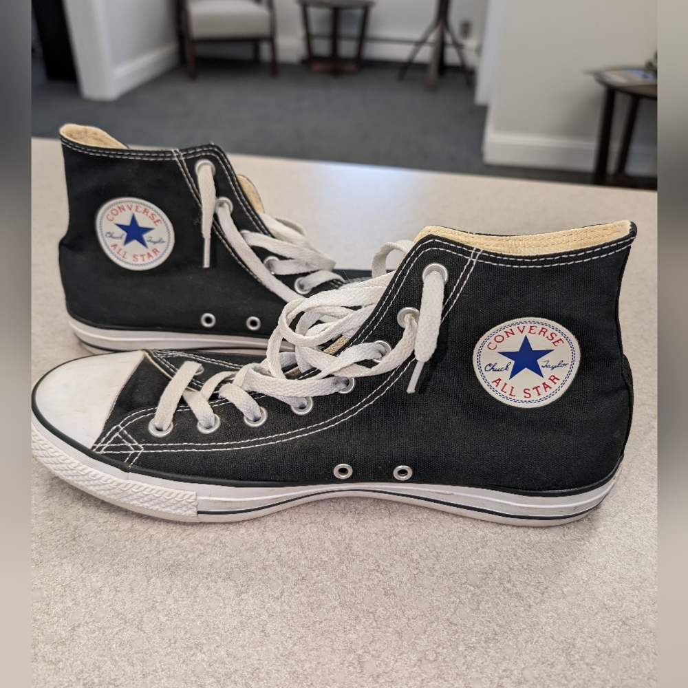 Men's Converse Chuck Taylor All Star sneakers, size 10